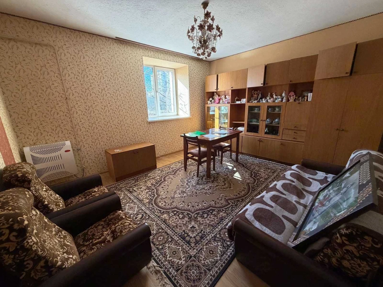 Продаж нестандартної 4-х кімнатної квартири у м. Дрогобич!