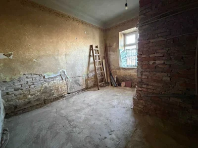 Продаж нестандартної 4-х кімнатної квартири у м. Дрогобич!