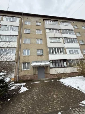 Продаж 1/5 частки двокімнатної квартири