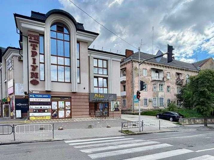 Простора 2-кімнатна квартира в самому центрі Дрогобича – вул