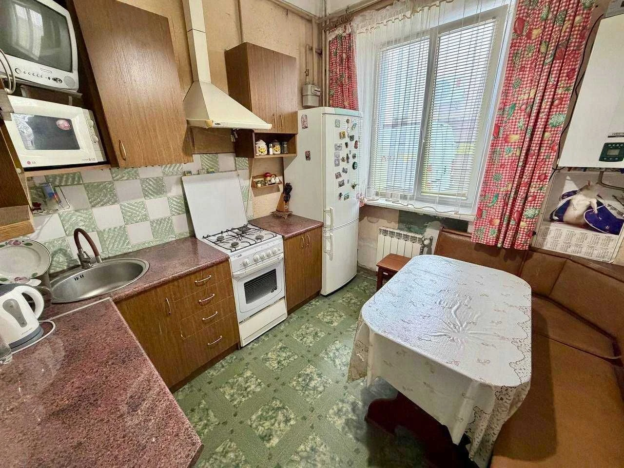 Простора 2-кімнатна квартира в самому центрі Дрогобича – вул