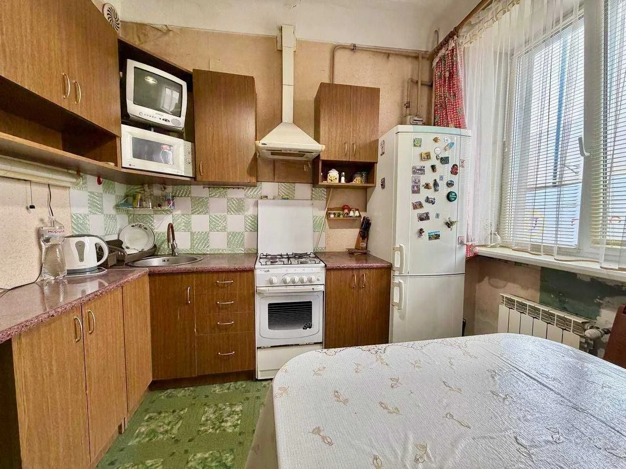 Простора 2-кімнатна квартира в самому центрі Дрогобича – вул