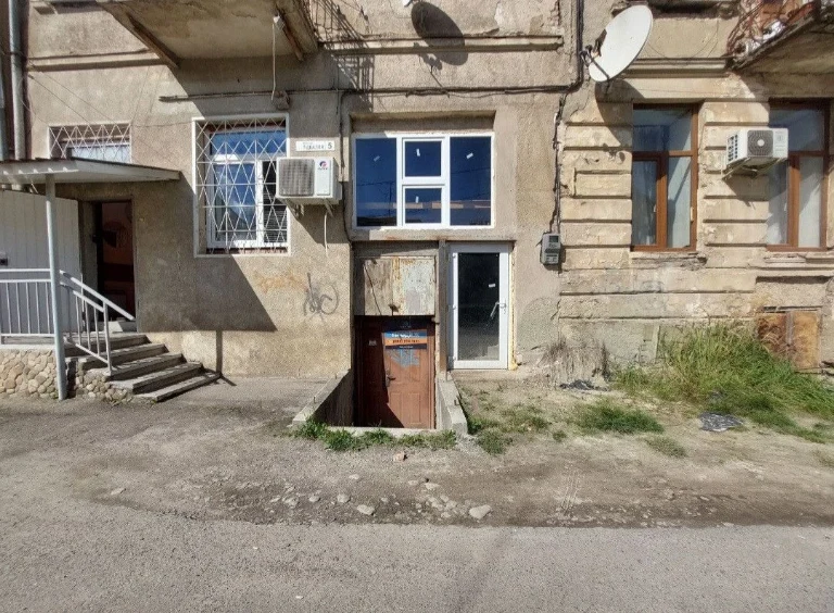 Продаж комерційного приміщення 122,3м2 в. Підвалля м. Дрогоб