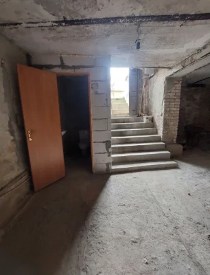 Продаж комерційного приміщення 122,3м2 в. Підвалля м. Дрогоб