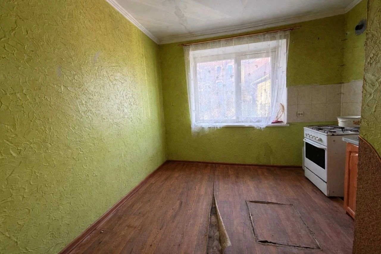 Продаж нестандартної 1 кімнатної квартири, ближній центр, м.