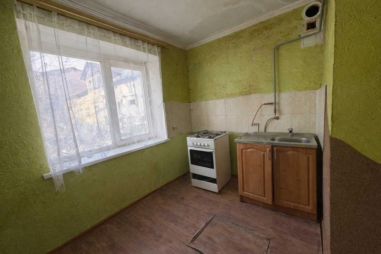 Продаж нестандартної 1 кімнатної квартири, ближній центр, м.