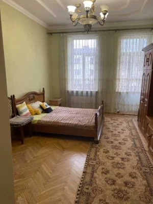 Продаж 4-х кімнатної двохрівневої квартири м. Дрогобич вул.