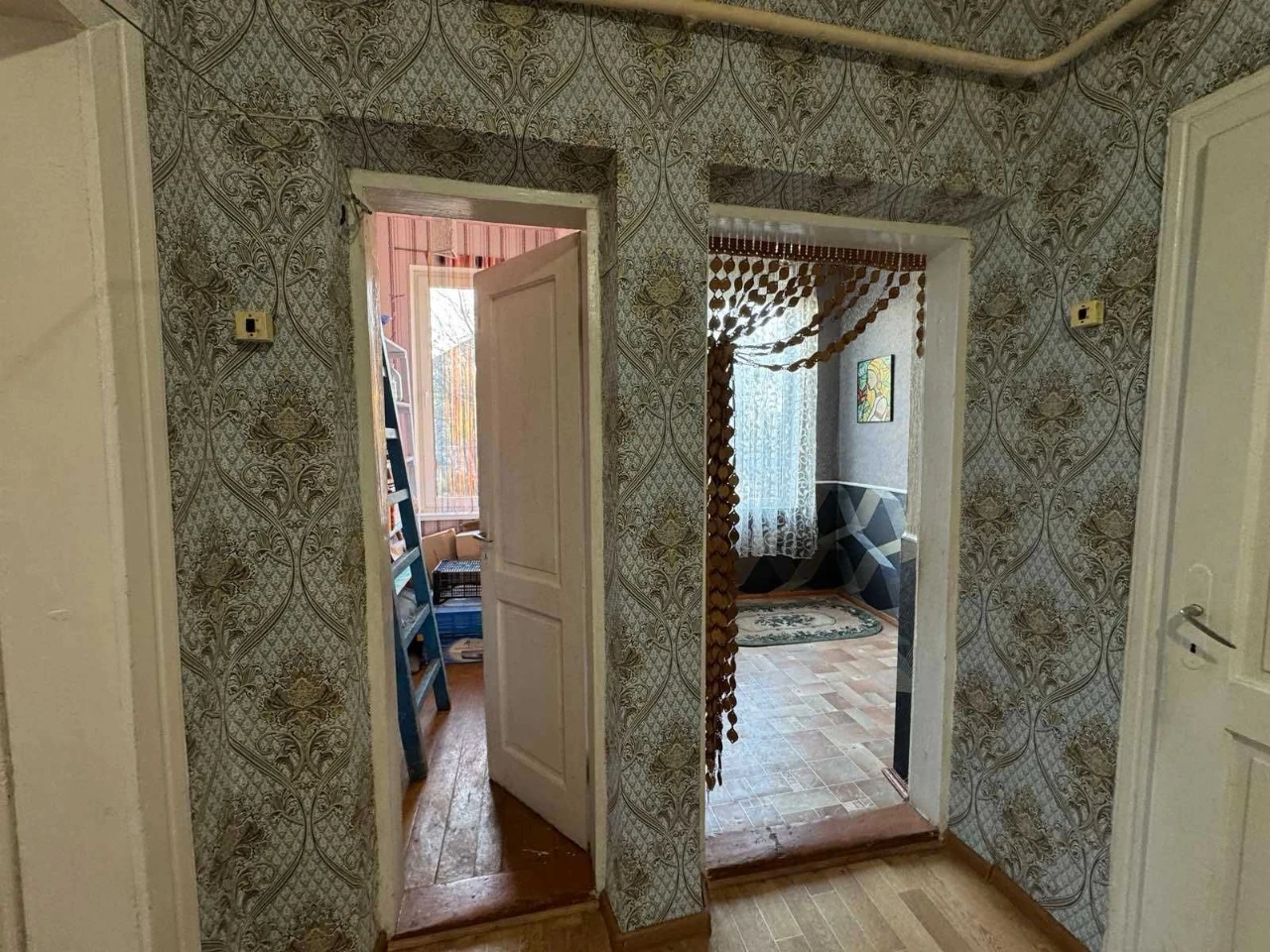Продаж 3-х кімнатної квартири, будинкового типу + земля, м.