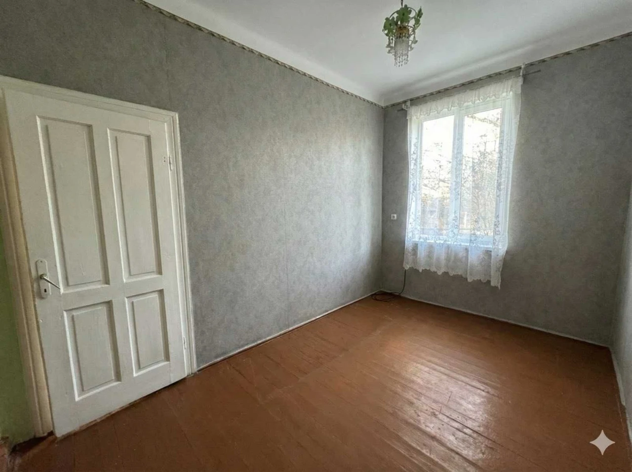 Продаж 3-х кімнатної квартири, будинкового типу + земля, м.