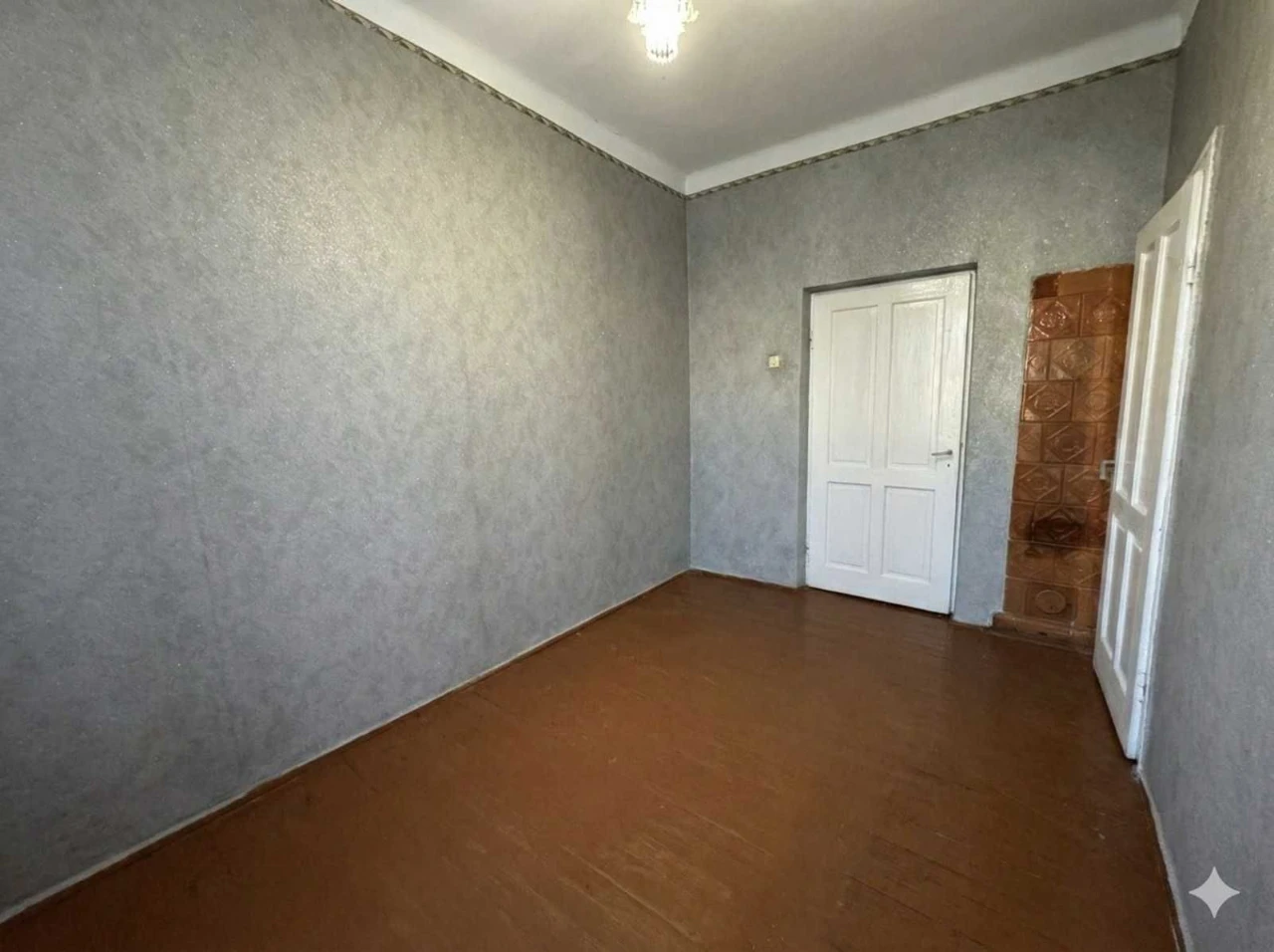 Продаж 3-х кімнатної квартири, будинкового типу + земля, м.