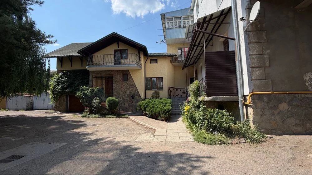 Продаж 2-кімнатної квартири в центрі Дрогобича