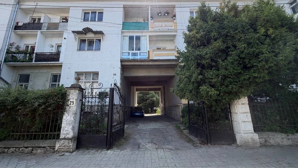 Продаж 2-кімнатної квартири в центрі Дрогобича