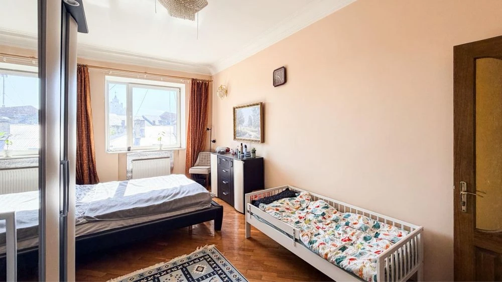 Продаж 3- кімнатної квартири в центрі Дрогобича