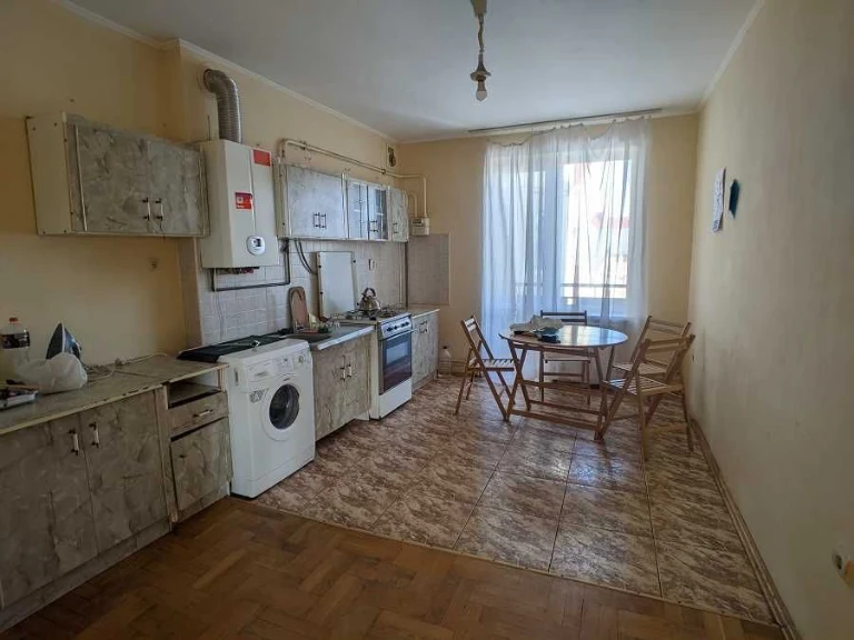 Продаж квартири на вул. Шептицького
