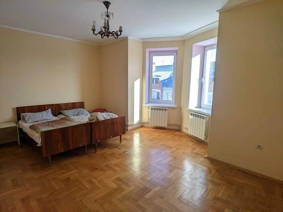 Продаж квартири на вул. Шептицького