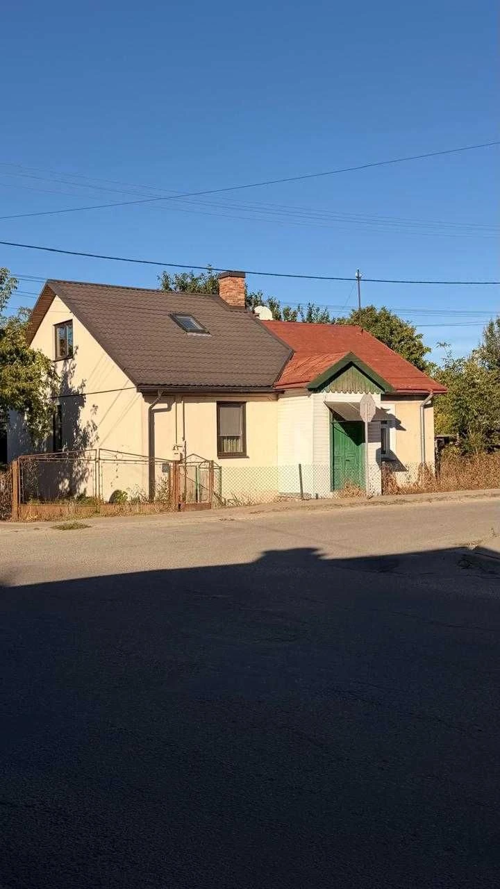 Продаж квартири з ділянкою