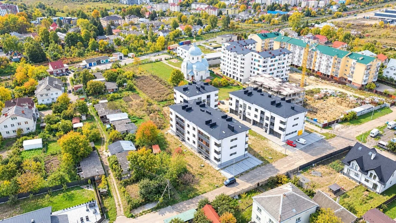 Sale of a 2-level apartment 82 sq m in a new building in Pustomyty