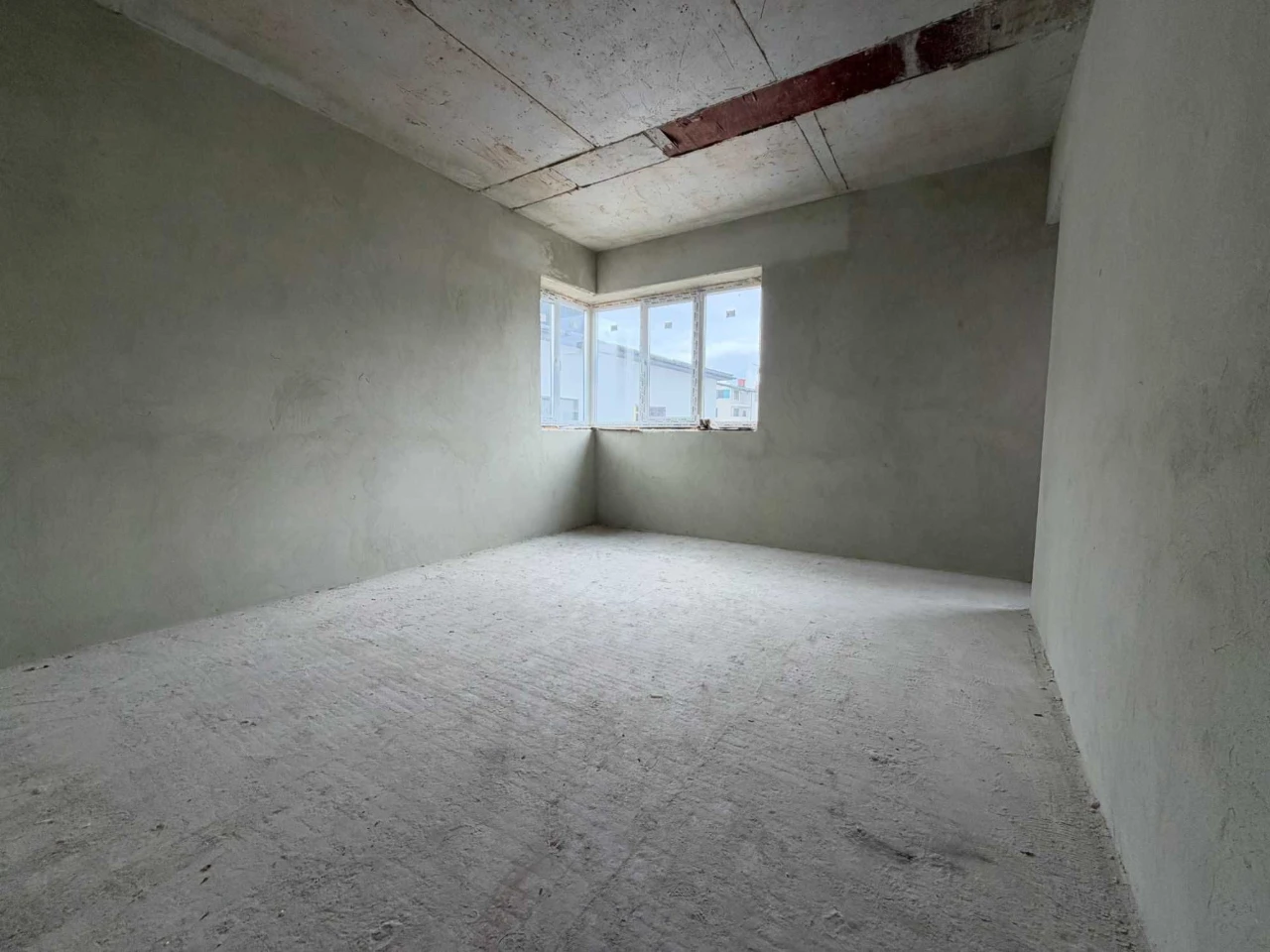 Sale of a 2-level apartment 82 sq m in a new building in Pustomyty