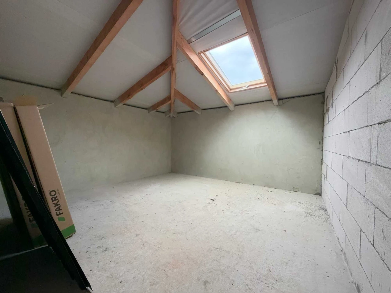Sale of a 2-level apartment 82 sq m in a new building in Pustomyty