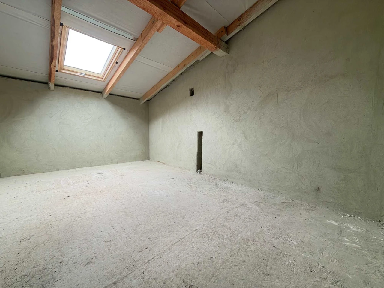 Sale of a 2-level apartment 82 sq m in a new building in Pustomyty