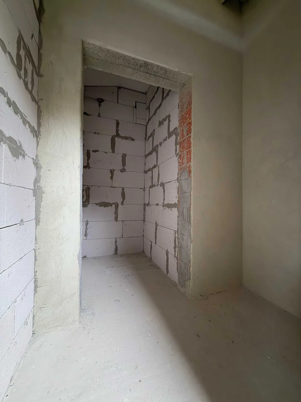 Sale of a 2-level apartment 82 sq m in a new building in Pustomyty