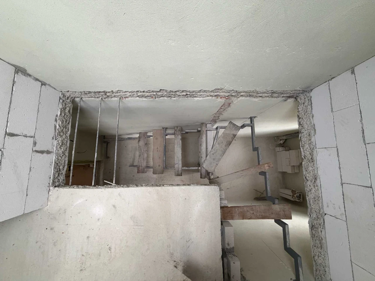 Sale of a 2-level apartment 82 sq m in a new building in Pustomyty