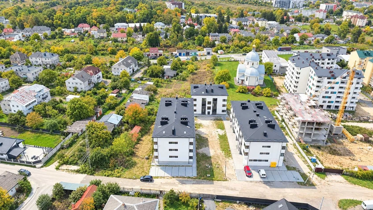 Sale of a 2-level apartment 82 sq m in a new building in Pustomyty