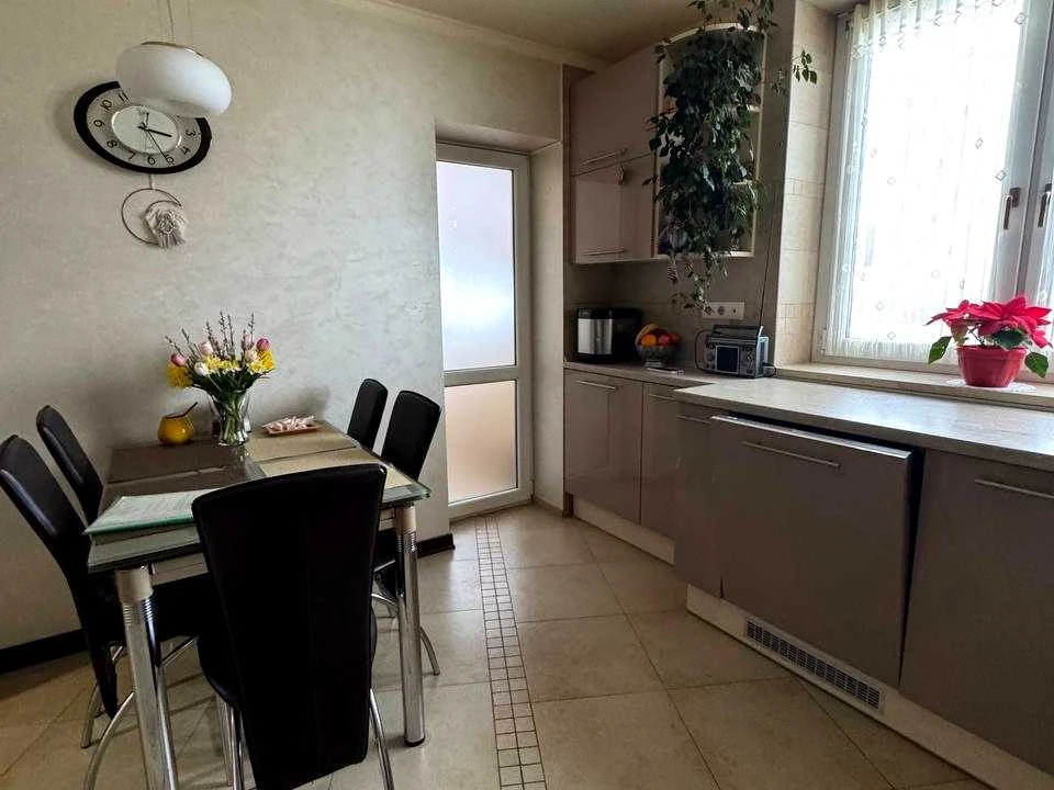 Apartment. Pustomiti, Sadova st.