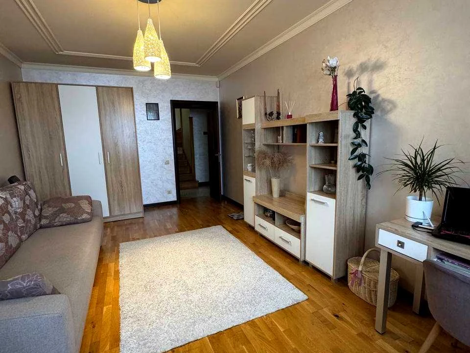 Apartment. Pustomiti, Sadova st.