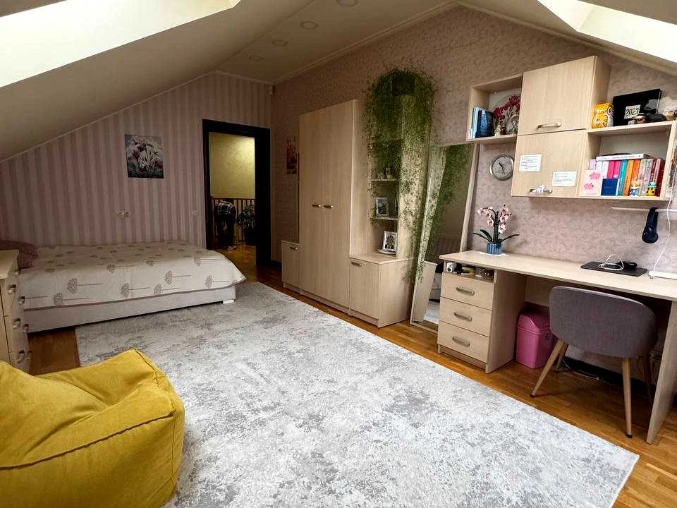 Apartment. Pustomiti, Sadova st.