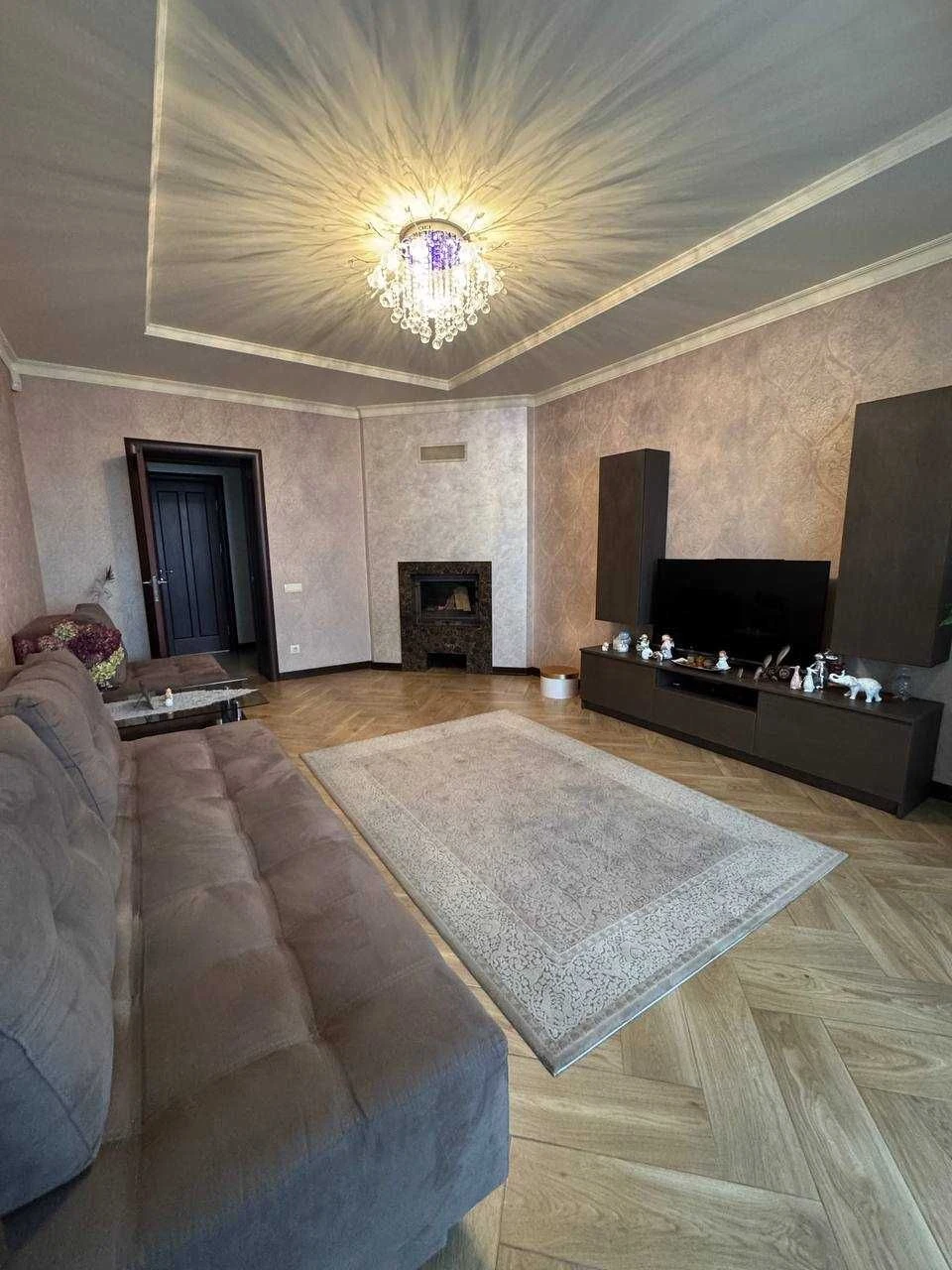 Apartment for sale, renovated, $920 per square meter