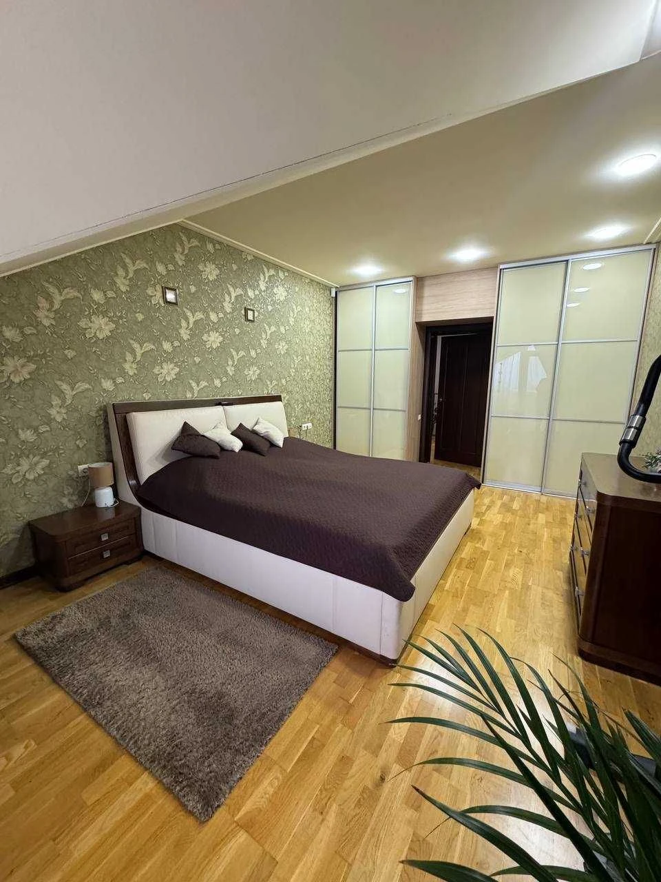Apartment for sale, renovated, $920 per square meter