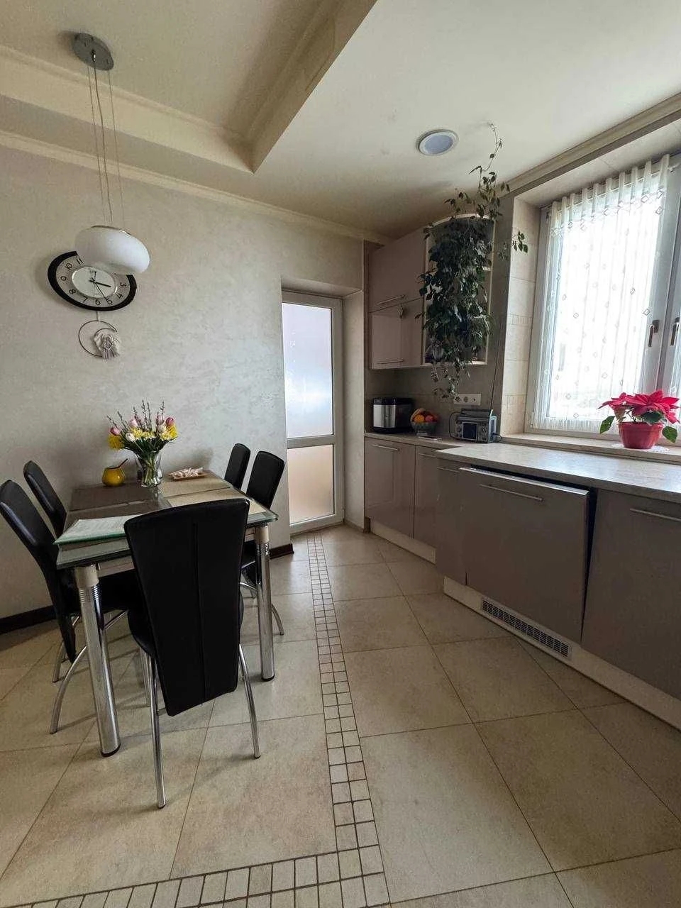 Apartment for sale, renovated, $920 per square meter
