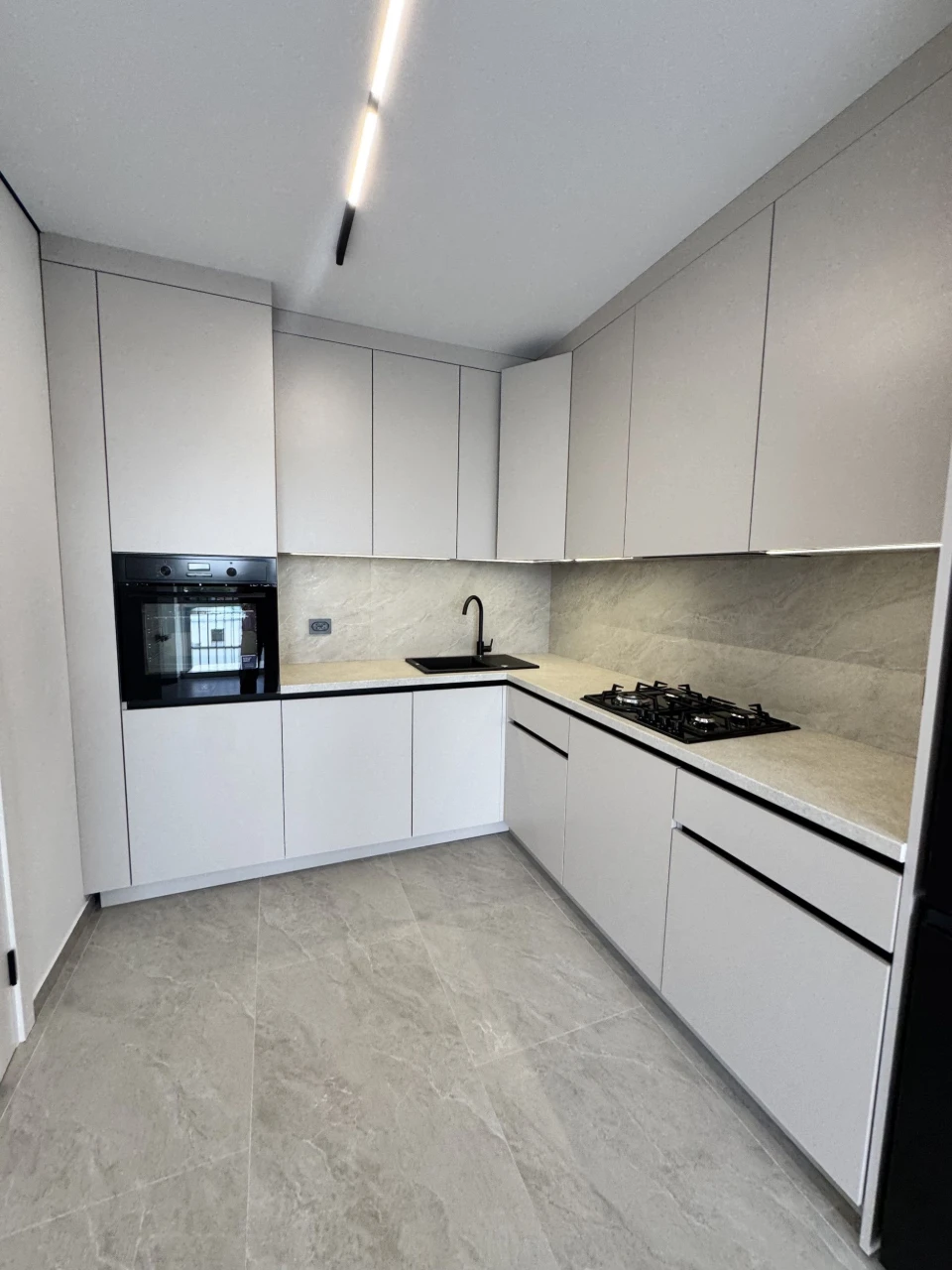 Apartment for sale, 10 minutes to Victoria Gardens, city of Pustomyt