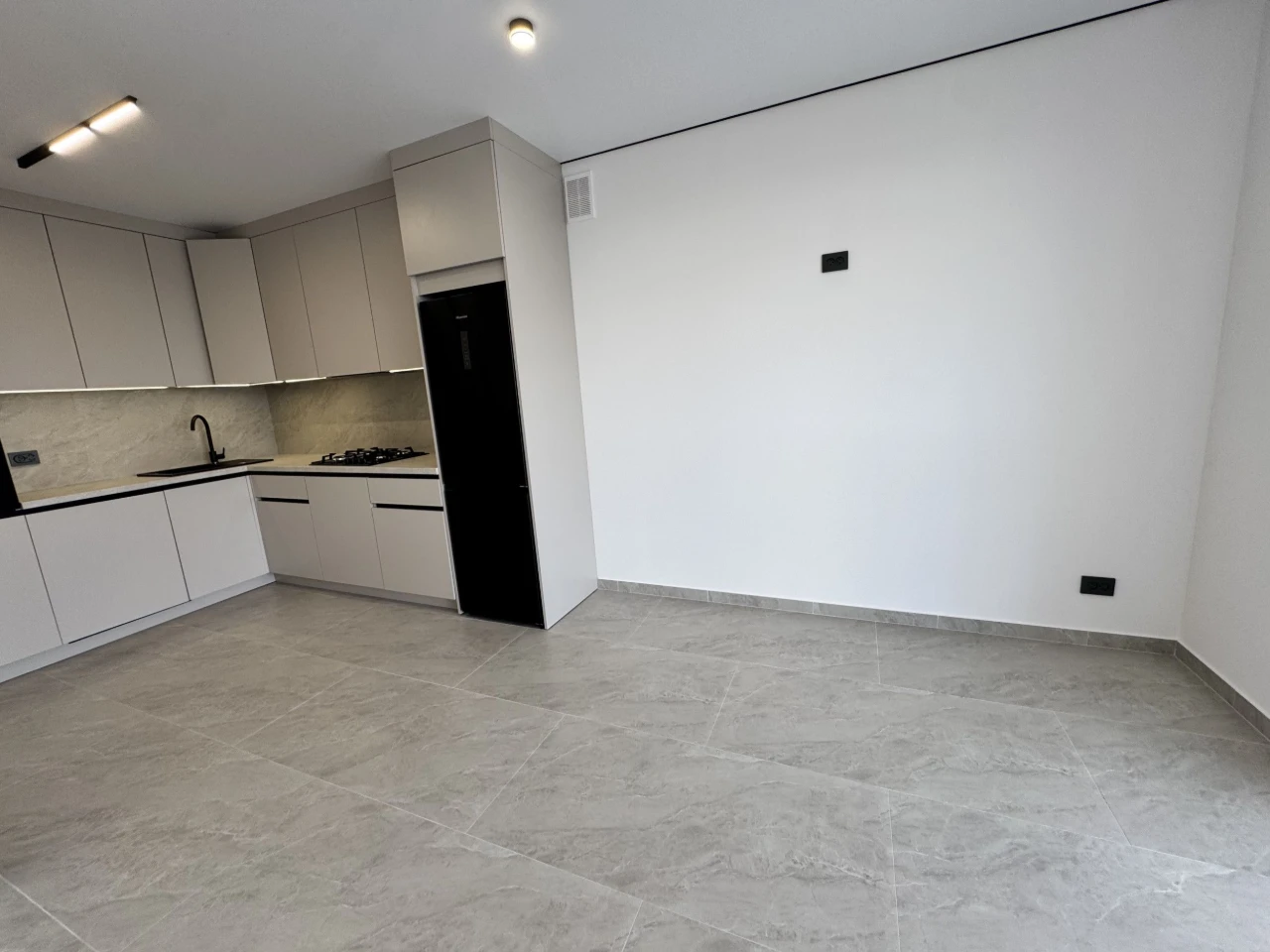 Apartment for sale, 10 minutes to Victoria Gardens, city of Pustomyt