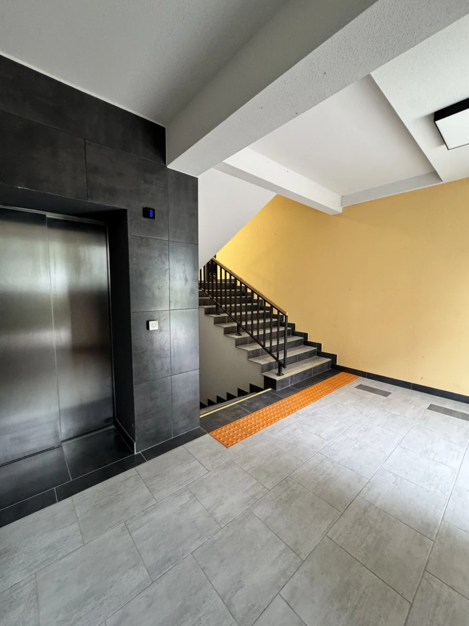 Apartment for sale, 10 minutes to Victoria Gardens, city of Pustomyt