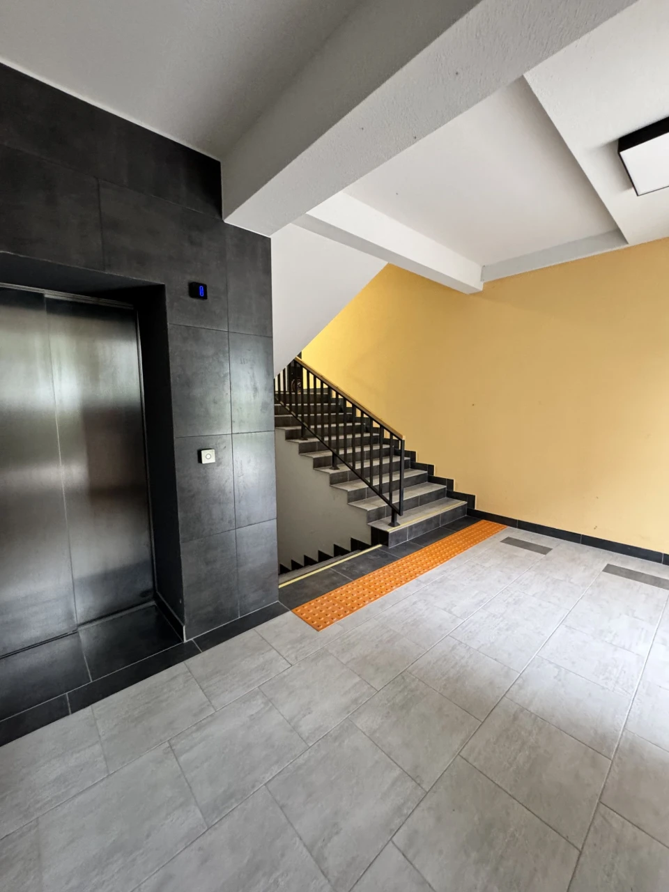 Apartment for sale, 10 minutes to Victoria Gardens, city of Pustomyt