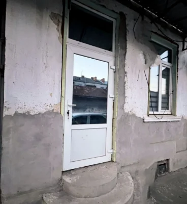 Продам квартиру з ремонтом  чудовий варіант під бізнес.писат