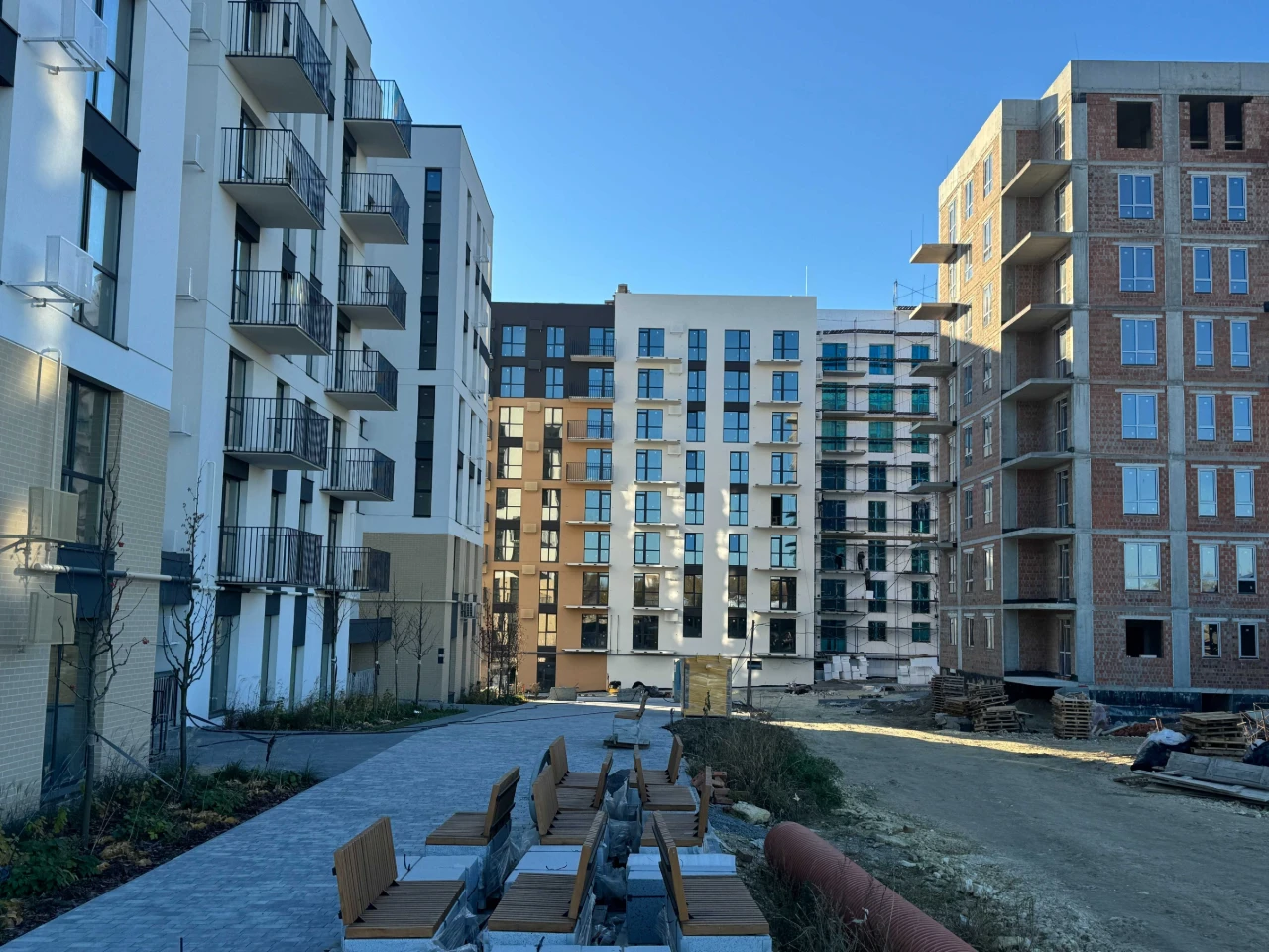 For Sale‼️ 2-bedroom apartment in the town of Pustomyty (ЄОселя) in the "Sadova" residential complex