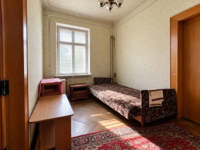 Продається квартира з власним подвірʼям
