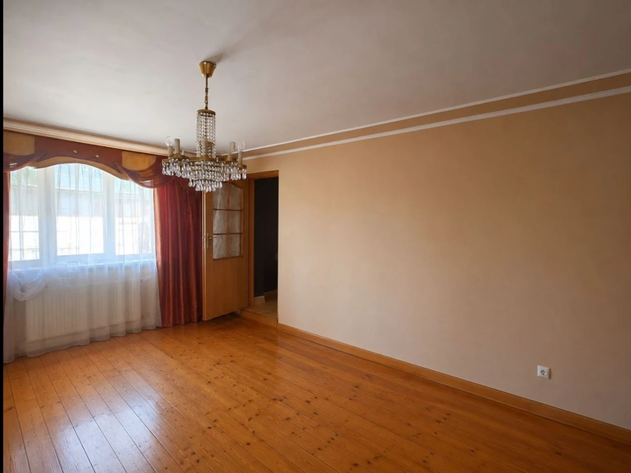 Продається квартира біля центру Самбора