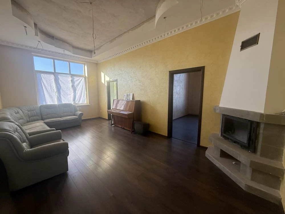 Продаж ексклюзивної 3-кімнатної квартири в центрі Самбора