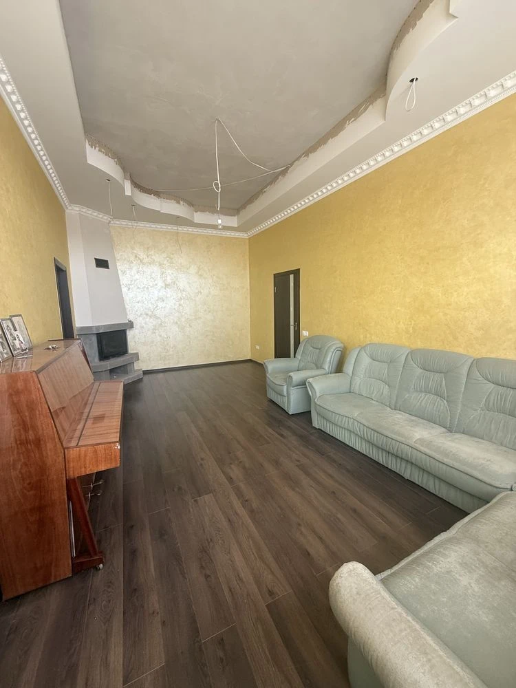 Продаж ексклюзивної 3-кімнатної квартири в центрі Самбора