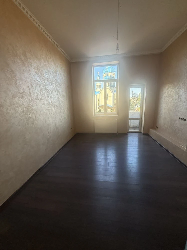 Продаж ексклюзивної 3-кімнатної квартири в центрі Самбора