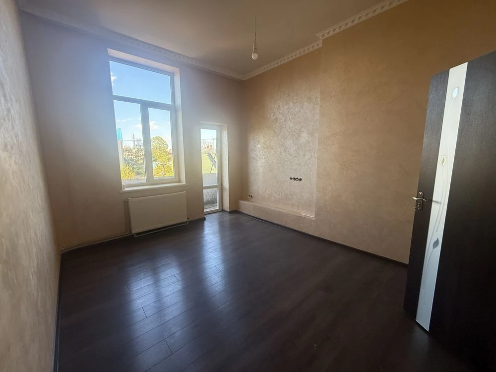 Продаж ексклюзивної 3-кімнатної квартири в центрі Самбора
