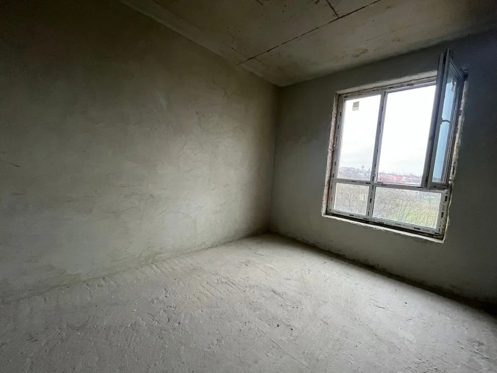One-bedroom apartment in a new building