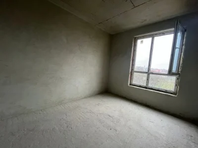 One-bedroom apartment in a new building