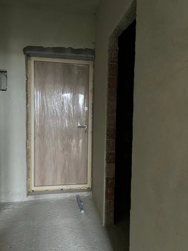 One-bedroom apartment in a new building