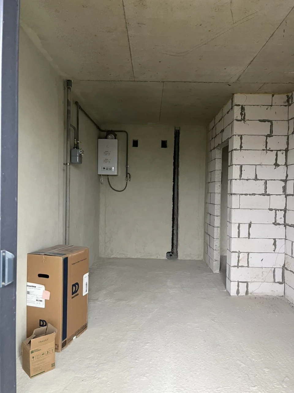 Sale of a 1-room apartment in a new building