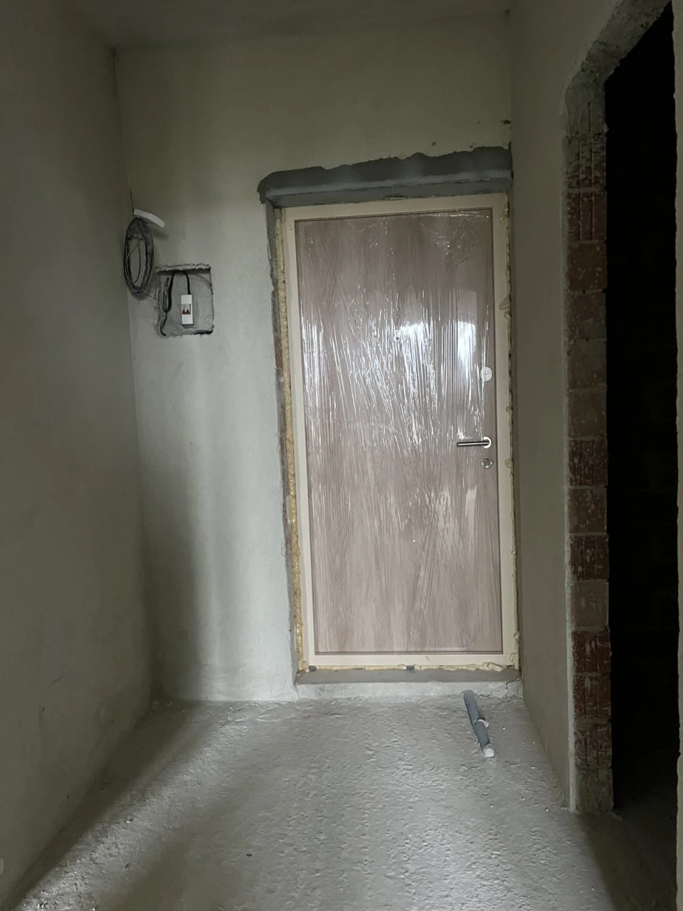 Sale of a 1-room apartment in a new building